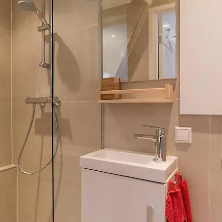 Saint Claire 1 Apartment *